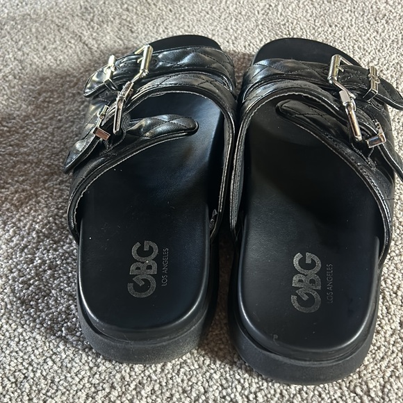 Women’s 7 1/2 black slide sandals. Pre-loved. - Picture 4 of 4